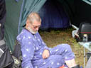 Ulf korrekt antrukket i grilldress p� l�rdag morgen. Etter en hard kamp med Tjekkisk brennevin kvelden f�r.